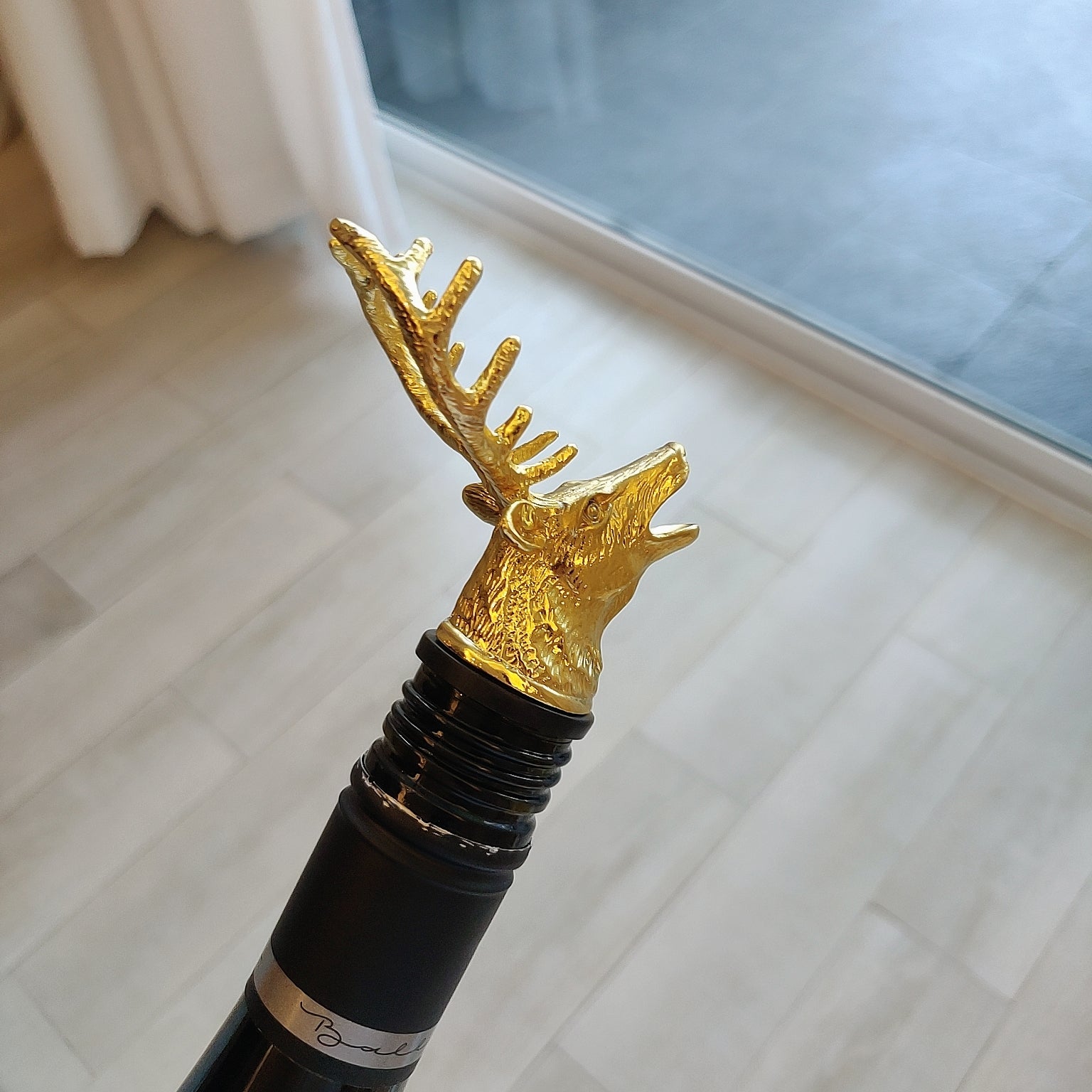 Reindeer Wine Pourer cum Aerator - Gold - Image 4