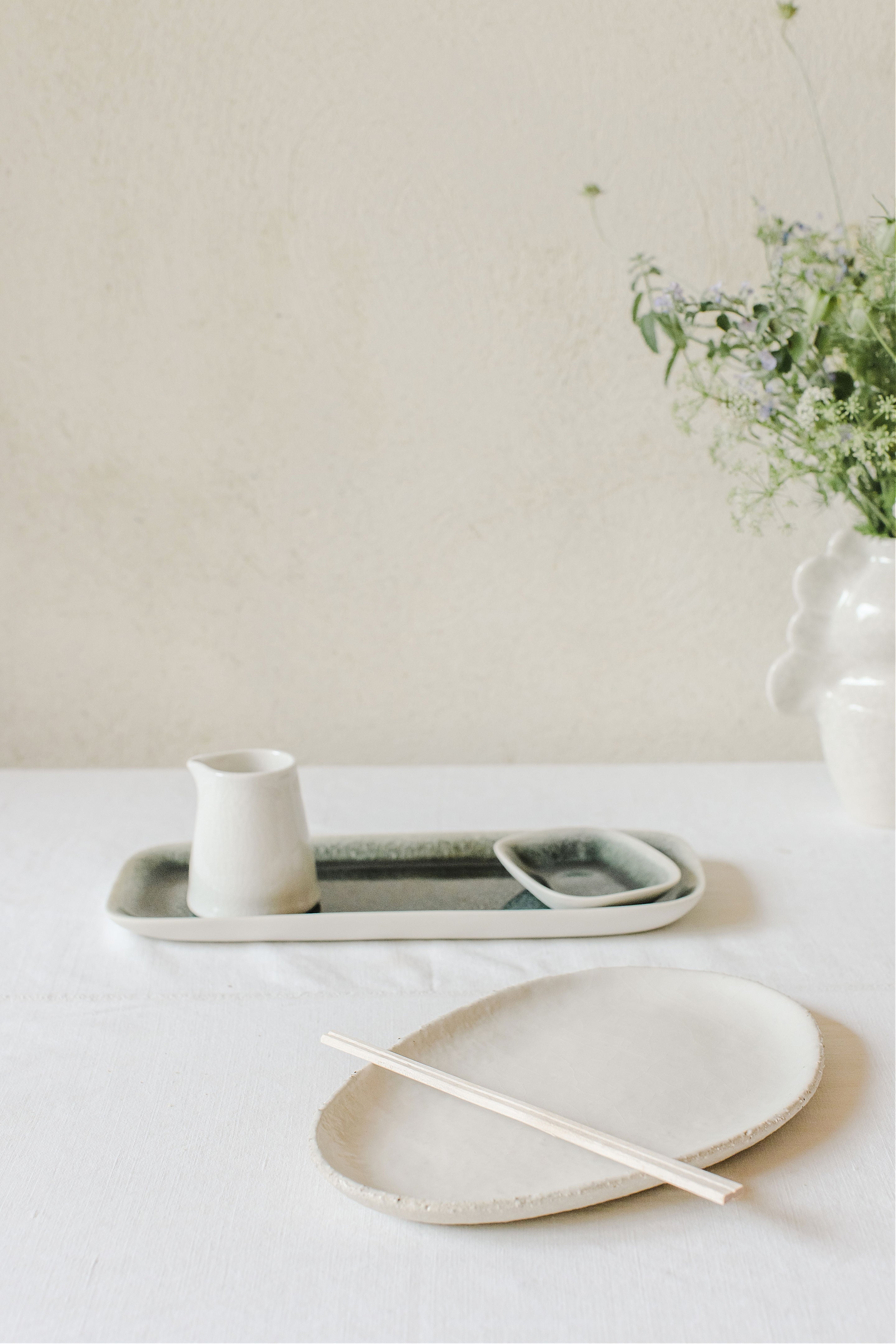 Curved Glazed Ceramic Tea Serving Creamer